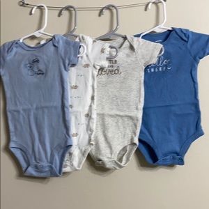 4pc Carters 9 mon Onesie Bundle